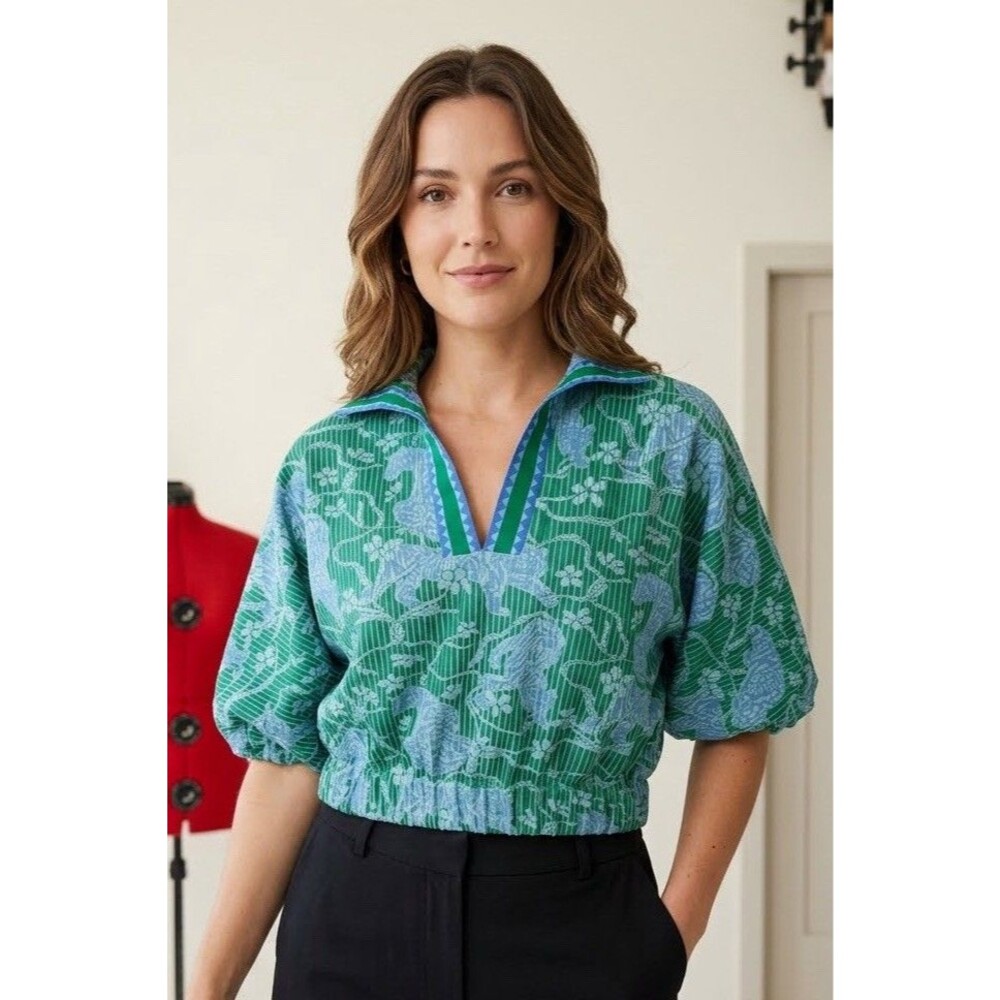 Emily McCarthy Women’s Green Tiger Cropped Blouse Size Medium
